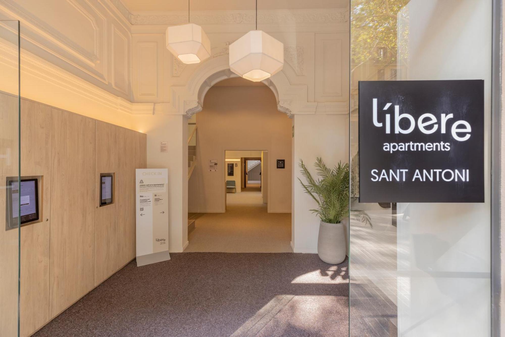 Libere Barcelona Sant Antoni Aparthotel Bagian luar foto